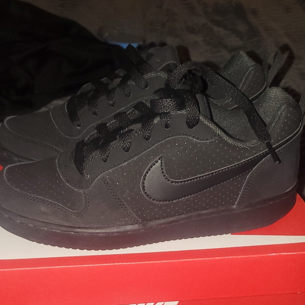 Nike - Picture 3 of 4